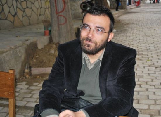 Siyasette kutuplaştırmayı iyi beceren öne geçiyor