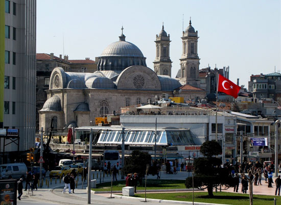 Yalçın Bayer’den yeni polemik: Taksim camisini Surp Agop’un arazisine yapalım  