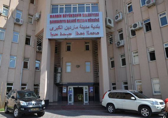 Mardin Belediyesi'nden çok dilli tabela 