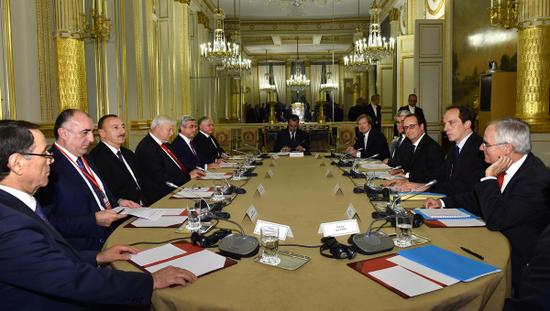 Sarkisyan ve Aliyev Paris'te görüştü