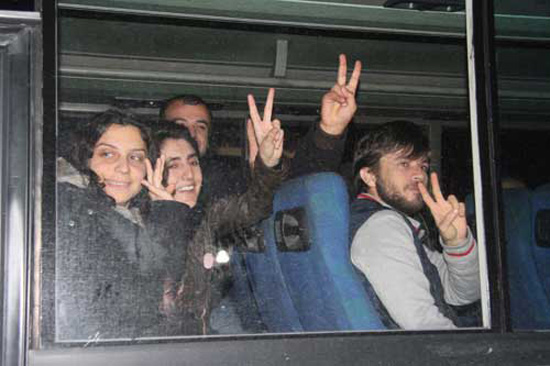 Tutuklu gazetecilerin sayısı 100'ü geçti