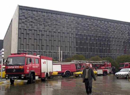 AKM'de restorasyon yangını  