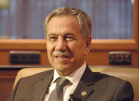 Arınç: ‘ODTÜ’lüler Doğu Perinçek’i alkışlardı’
