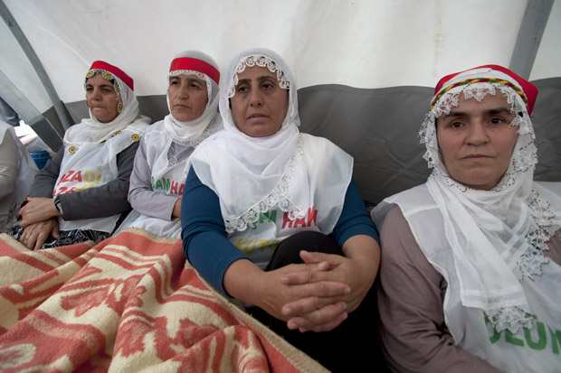 Dışarda da açlık grevleri başladı 