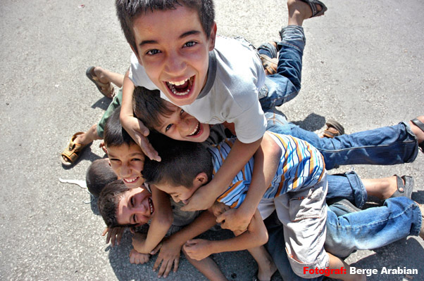 Gelin biz umudu çocuktan öğrenelim