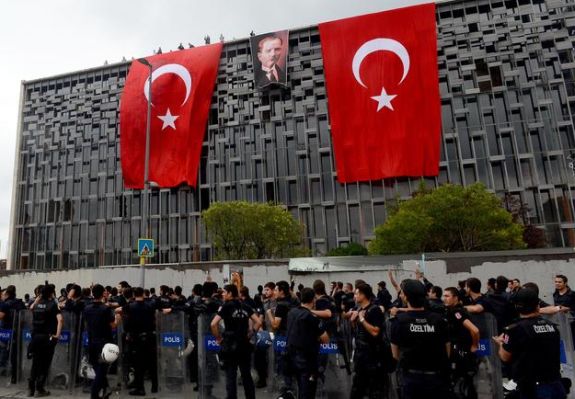 ‘aKP Kemalizm’in hatalarıyla kendini doğrulamaktan vazgeçmeli’