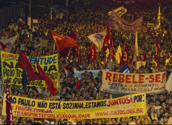 Brezilya Cumhurbaşkanı: Onbinlerce insanın sokağa çıkmasından gurur duyuyorum