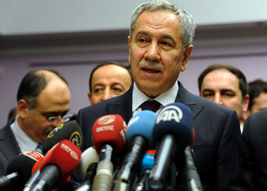 Bülent Arınç'tan saldırılara ilişkin DHKP-C açıklaması   