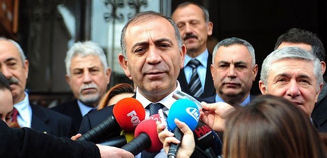 CHP'de istifa dalgası