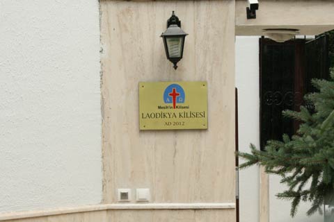 Denizli’de ‘malum çevreler’in Hıristiyan düşmanlığı devam ediyor  