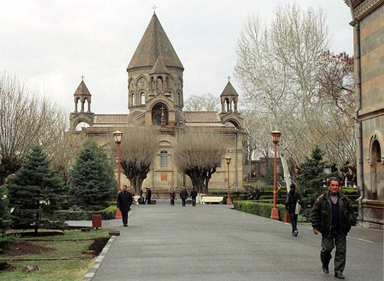 Eçmiadzin İslam’a hakaret içeren filmi kınadı  