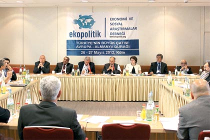 'Silahlar sussun, insanlar konuşsun'  