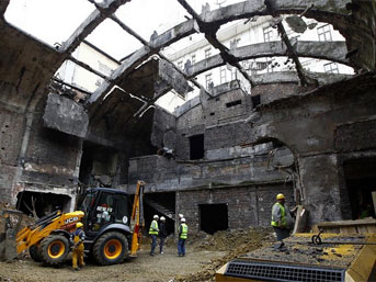 'Emek Sineması'nda inşaatçılar değil restoratörler çalışıyor'