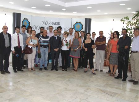 Karabağ sorunu iki ucu keskin bıçak  