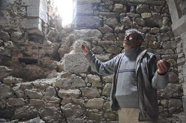 Defineciler Ermeni Kilisesi’nin her tarafını kazdı  