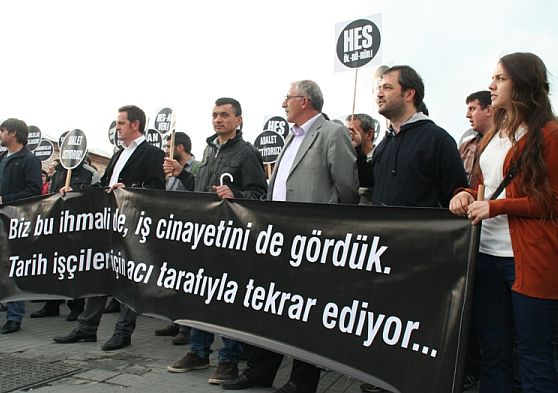 İş cinayetlerine karşı vicdan nöbeti tutuyorlar