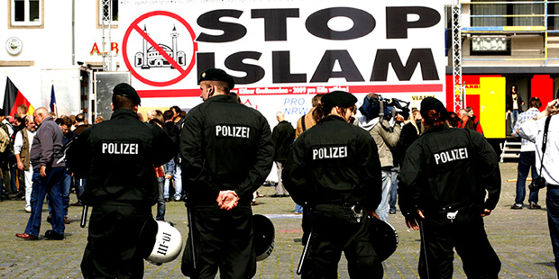 İfade özgürlüğü bahane İslam düşmanlığı şahane  