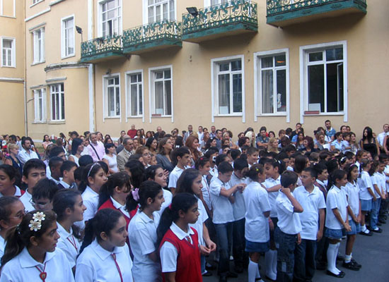 Karagözyan’da ‘İslamiyeti yayma’ kavgası!  