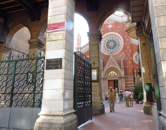 İstanbul’un dert ortağı St. Antuan
