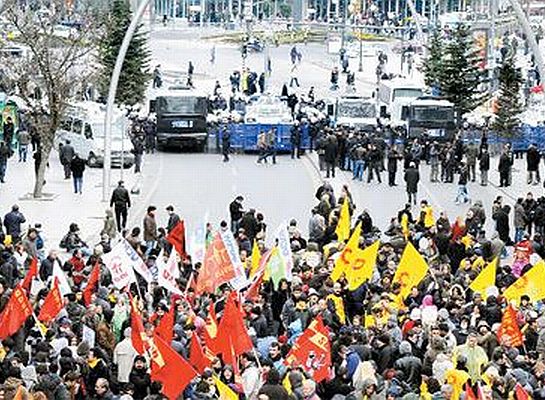 KESK eylemi sürüyor