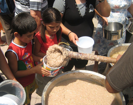 Kavga etmeyin, keşkek hepimizin