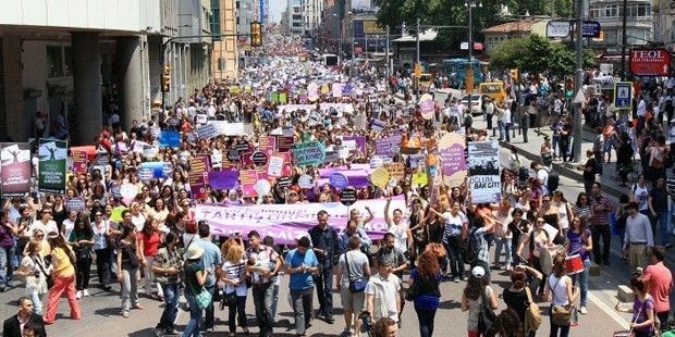 “Kürtaj haktır, Uludere katliamdır''  
