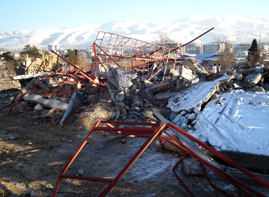 Belediye’nin iş makineleri Malatya Ermeni Mezarlığı’nda yıkım yaptı  