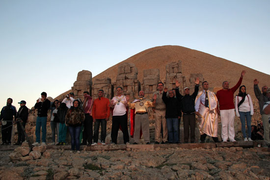 Արեւապաշտներ Նէմրութի կատարին