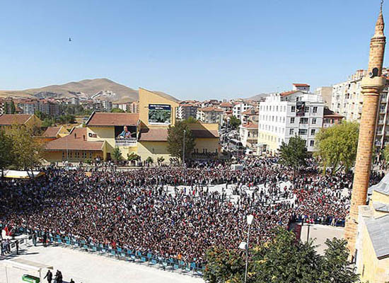 Neşet Ertaş son yolculuğuna uğurlanıyor