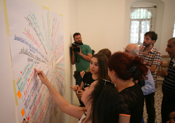 Antakyalı Hıristiyanlar okulsuzluktan şikayetçi