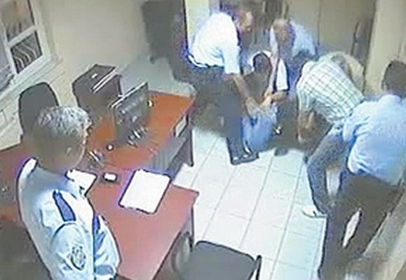 Polis işkencesi görevden aldırmıyor