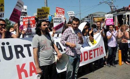 Kürtaj yasağına karşı erkekler eylemdeydi