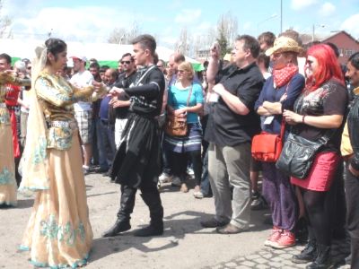 Ralliciler Karahan Çayı üzerinden Ermenistan'a gemi maketleri gönderdi