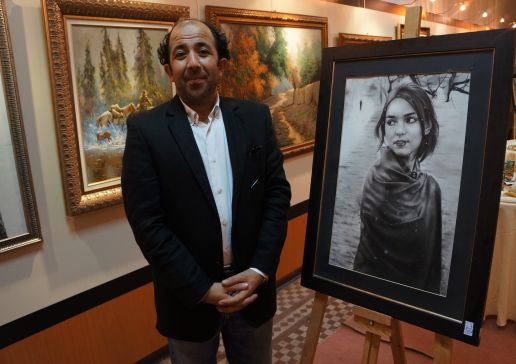 Ünlü ressamın tablosu, Van'da tuvalet kapısına asıldı