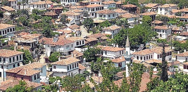 Nişanyan 'Kaya Mezarları'nın açılışını yaptı