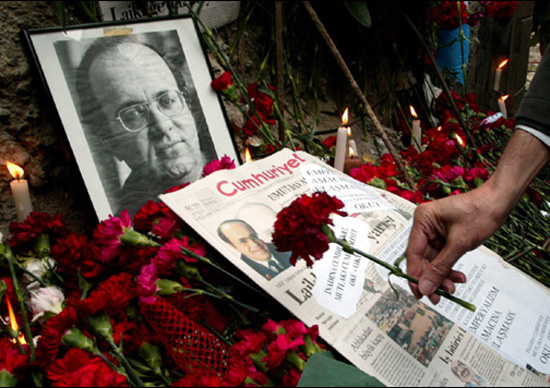 Mumcu için Karanfil ve Mumlarla