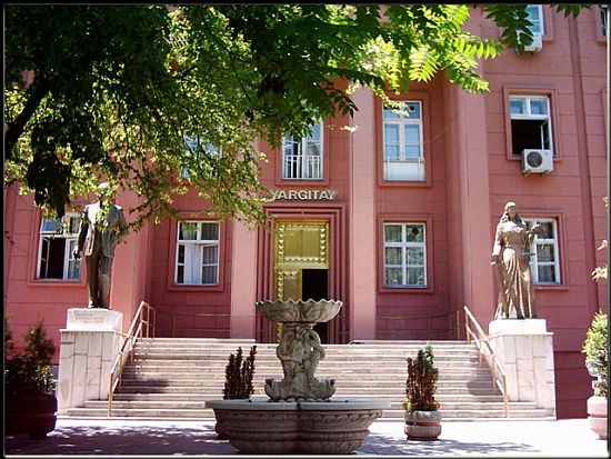 Yargıtay: 'Sayın' Öcalan ve 'gerilla' ifade özgürlüğü kapsamında