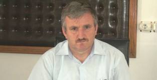 Adam olsa kapıdan girerdi...!