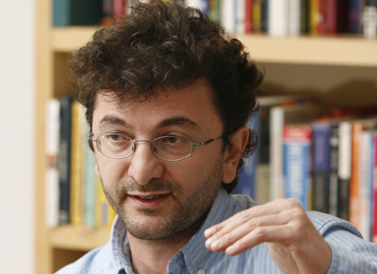 Darbe tehlikesi Tayyip Erdoğan’ı Gülen Cemaati’nin kucağına itti  